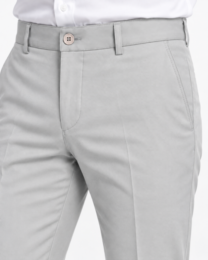 
Montaro — klasične pantalone, svetlosiva — fotografija modela